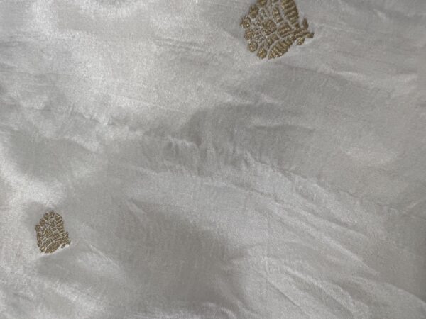 SOIE de MÛRIER BLANCHE DESSINS METALLIQUES TISSÉS