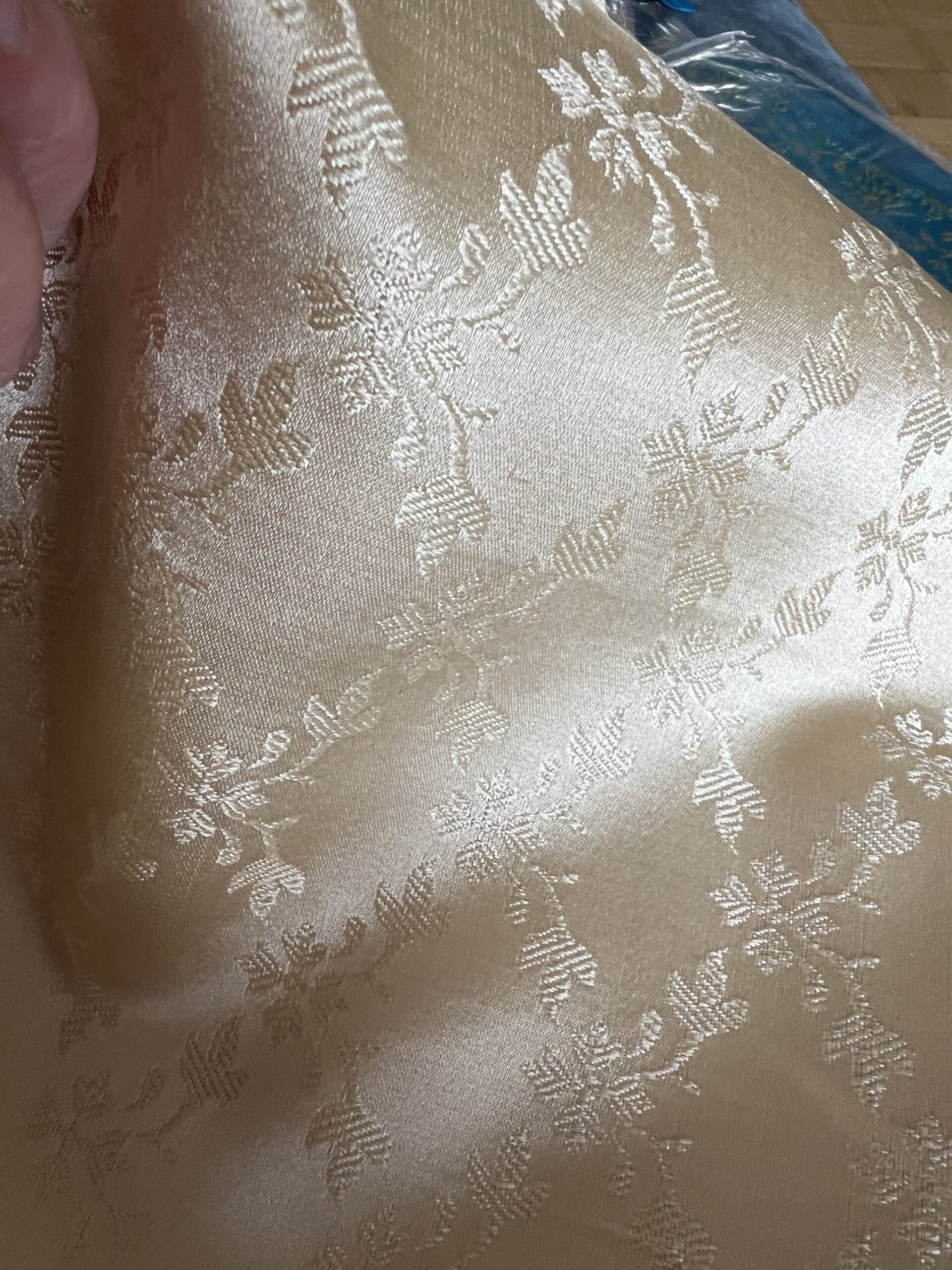 Carré précieux 26cm Jardin de vanille by Tohora®, tissé main, dans les ateliers de Benares