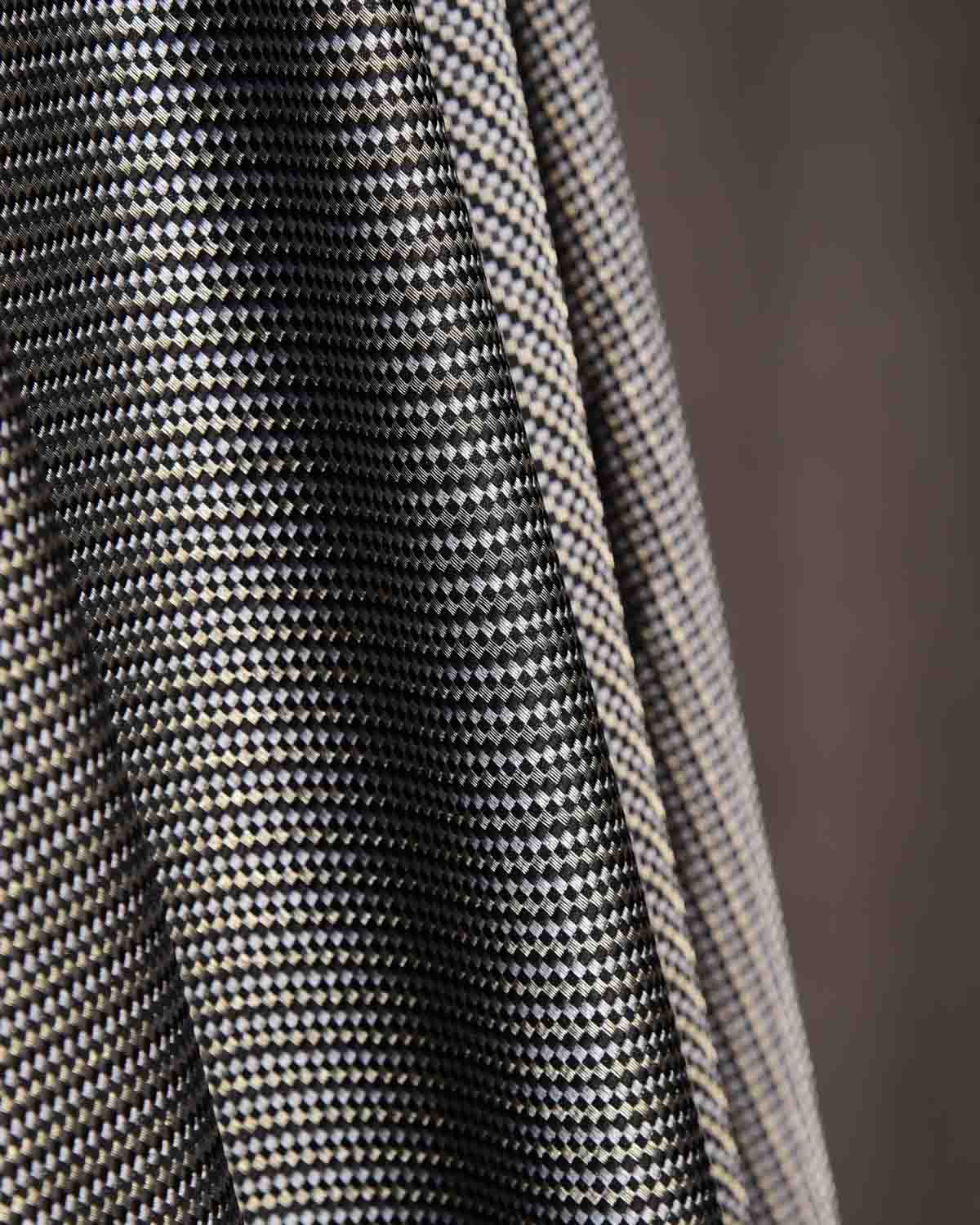 Soie de murier et zari haut de gamme motif contemporain minimaliste tissage Bénarès pour Tohora Collection prestige