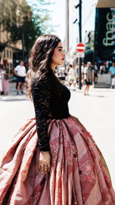 Rebel Walk, Jupe majestueuse Tussar sur modèle Pooja, GlamGloveDiaries