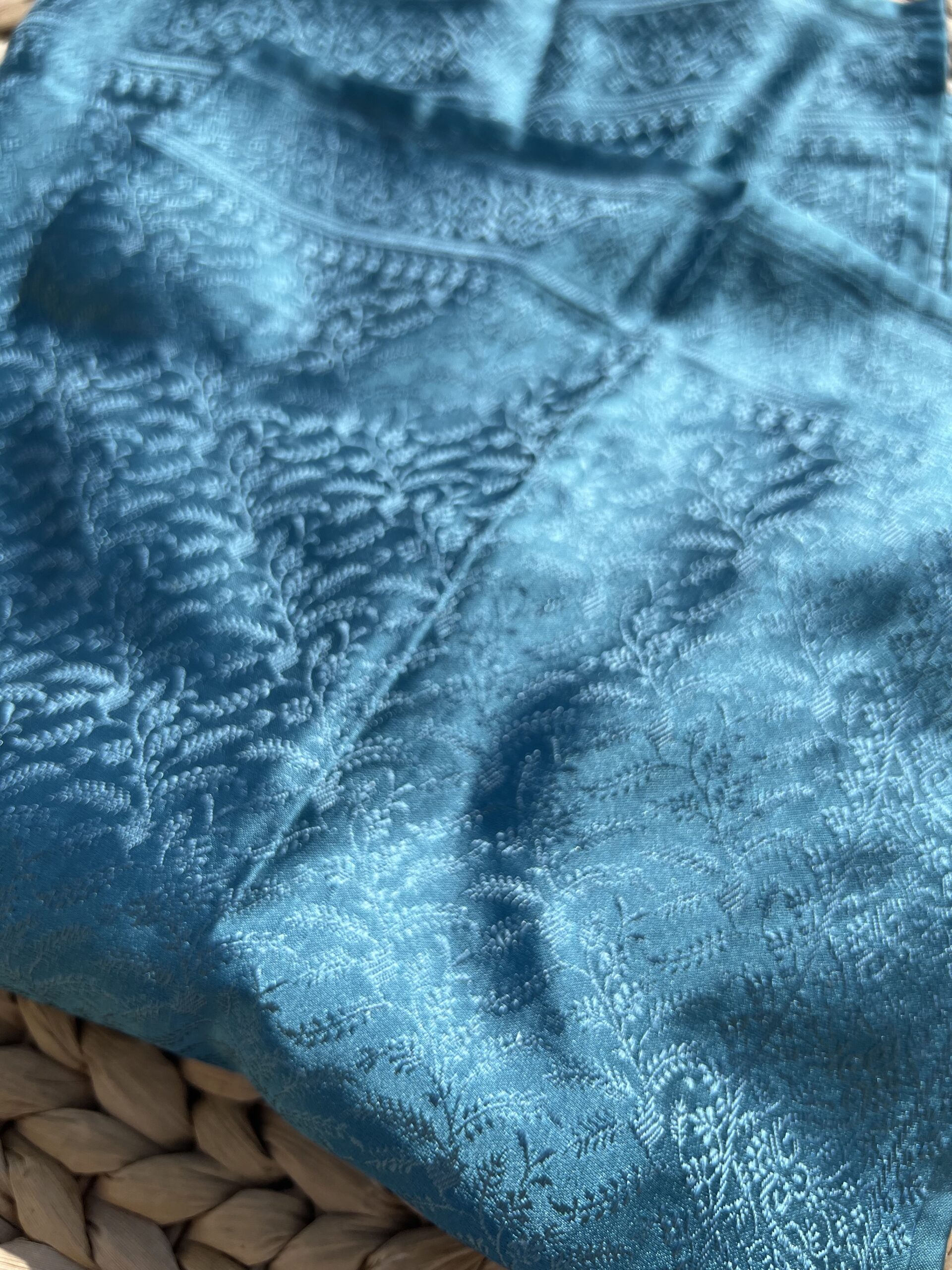 Carré Précieux Soie Tissé main 55 – Brin de Sagesse Bleu Intense