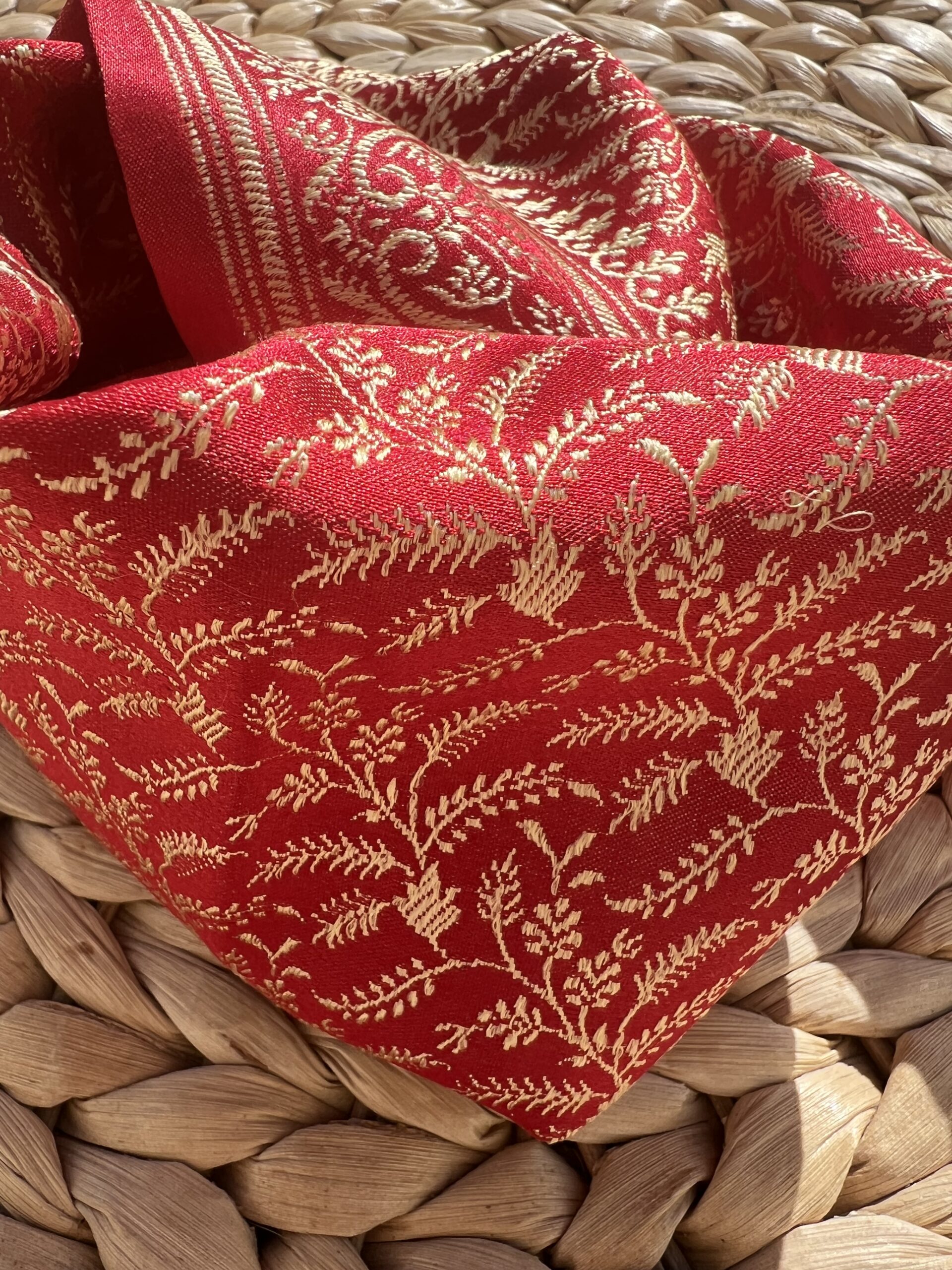 Carré Précieux 55 – Brin de Sagesse Rouge | Tohora