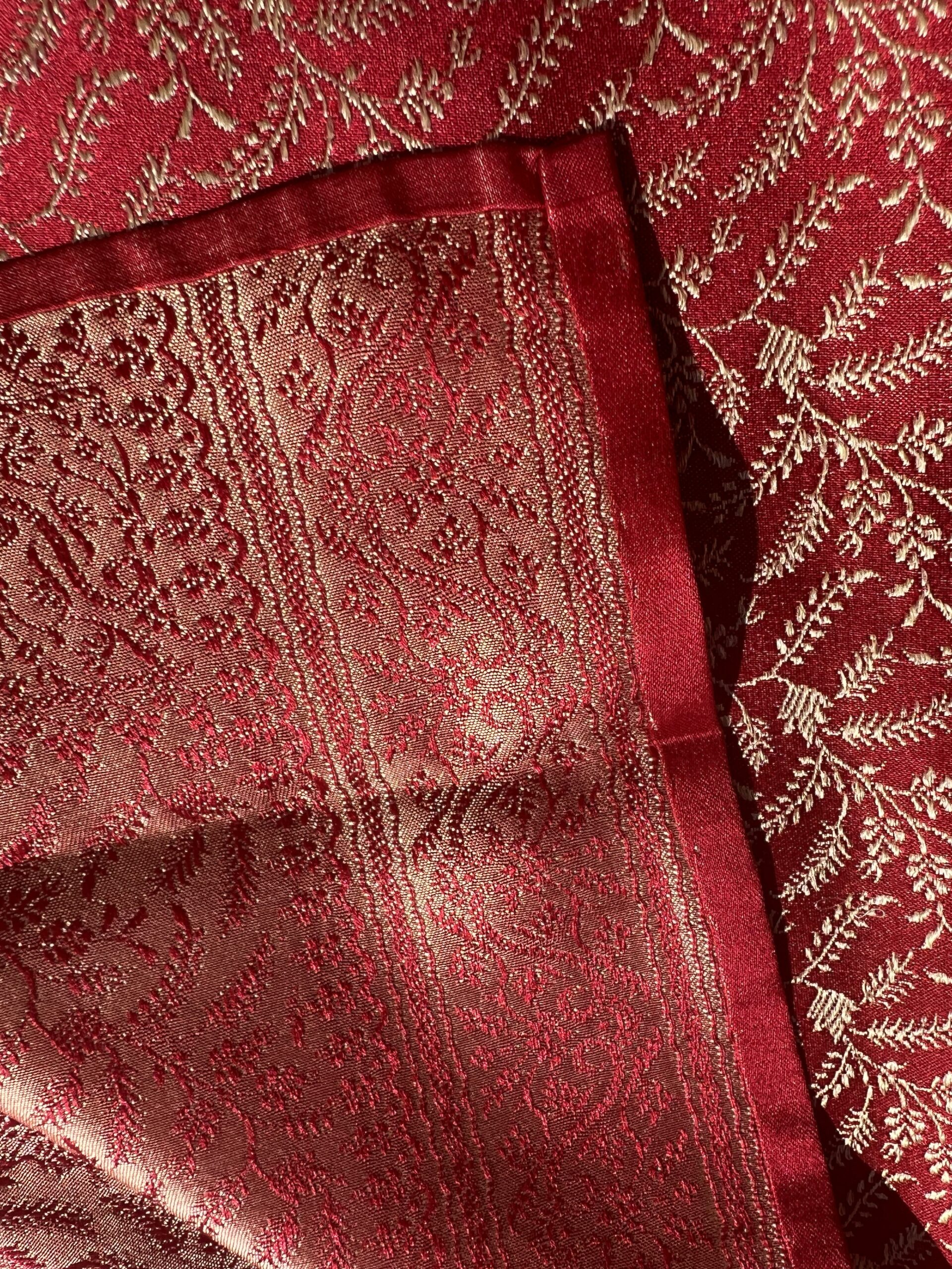 Carré Précieux 55 – Brin de Sagesse Rouge | Tohora