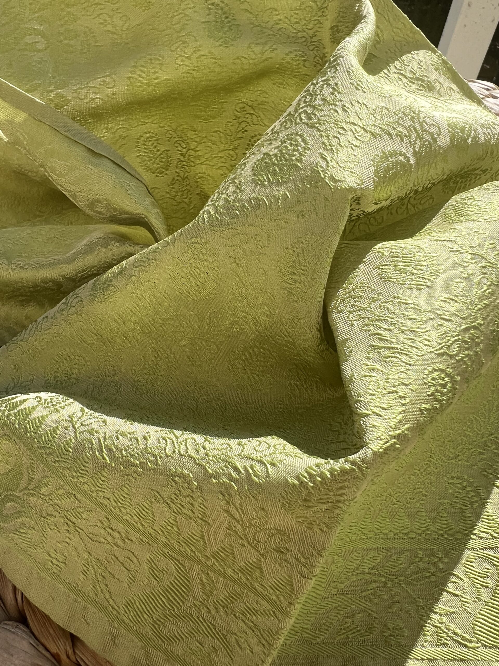 Carré Précieux soie tissé main 55cm Tohora – Eclat de Cachemire Vert Tilleul
