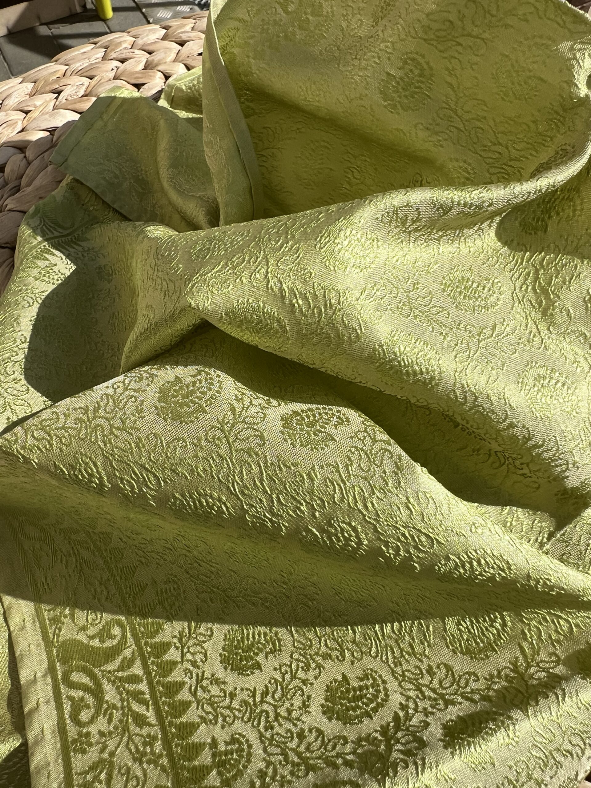 Carré Précieux soie tissé main 55cm Tohora – Eclat de Cachemire Vert Tilleul
