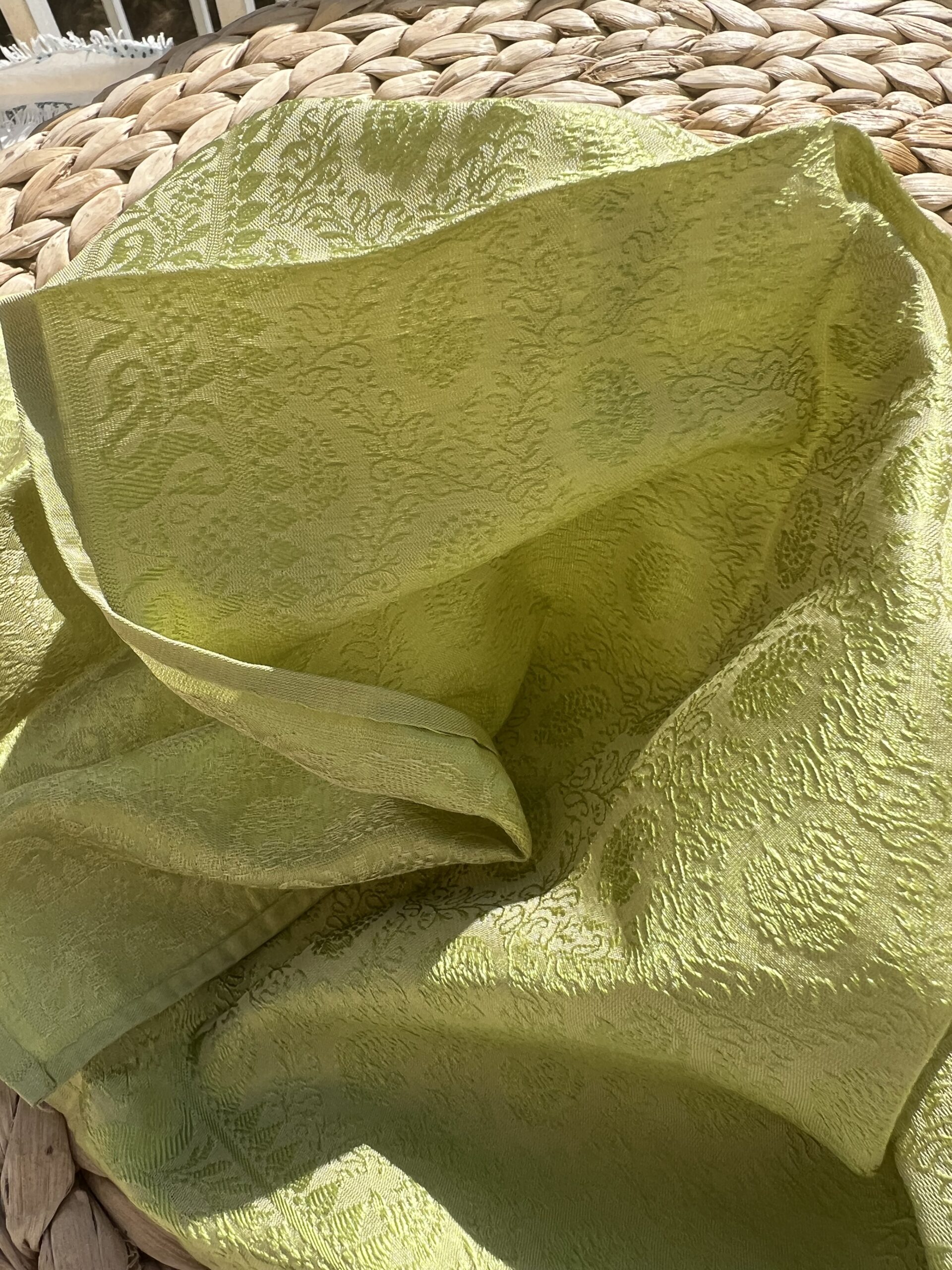 Carré Précieux soie tissé main 55cm Tohora – Eclat de Cachemire Vert Tilleul