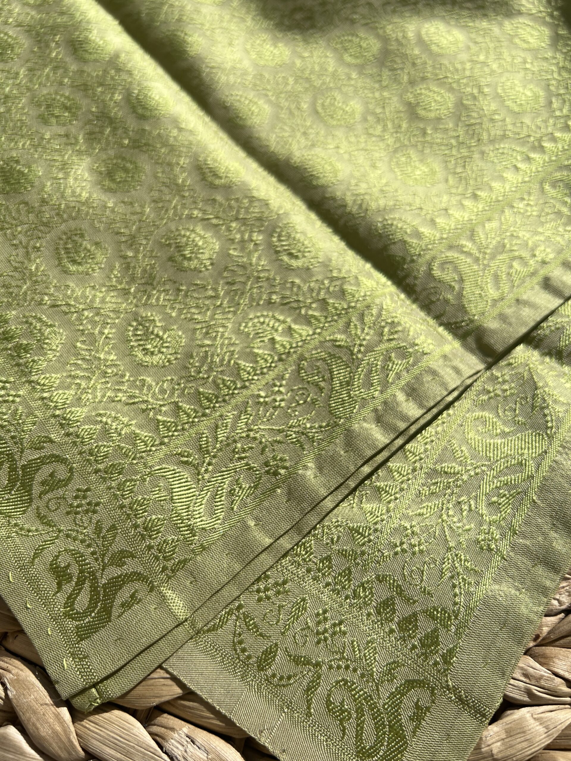 Carré Précieux soie tissé main 55cm Tohora – Eclat de Cachemire Vert Tilleul