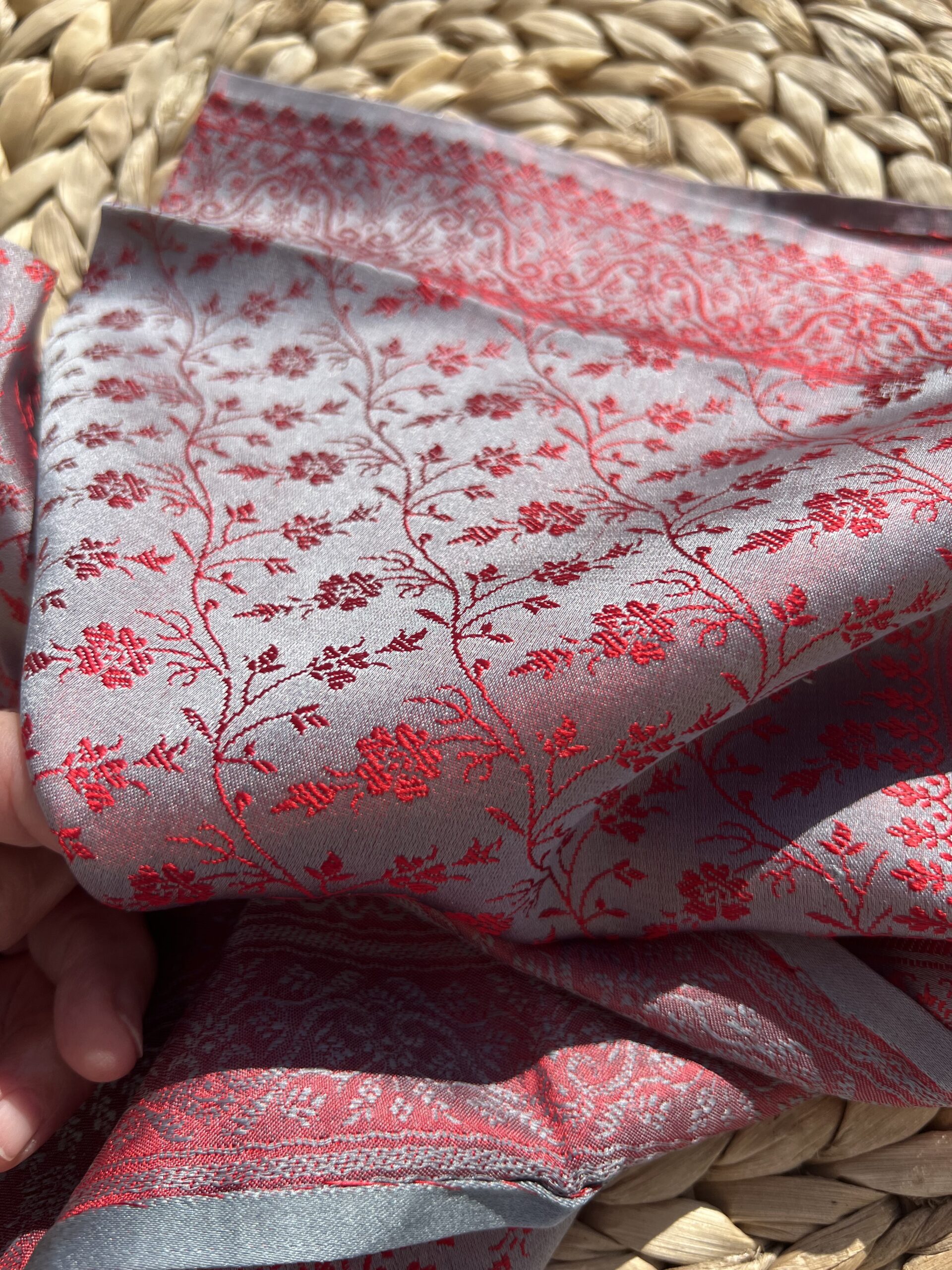 Carré Précieux soie tissé main 55 – Florelle Rouge & Argent
