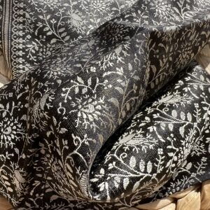 Carré Précieux Soie Tissé main 55cm – Grenat Sauvage Noir | Tohora