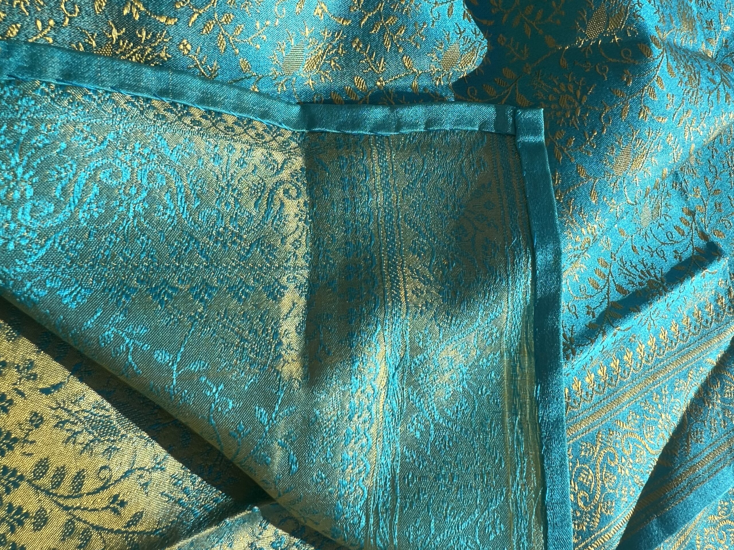 Foulard en Soie Tissé Main Grenat Sauvage Turquoise | Tohora