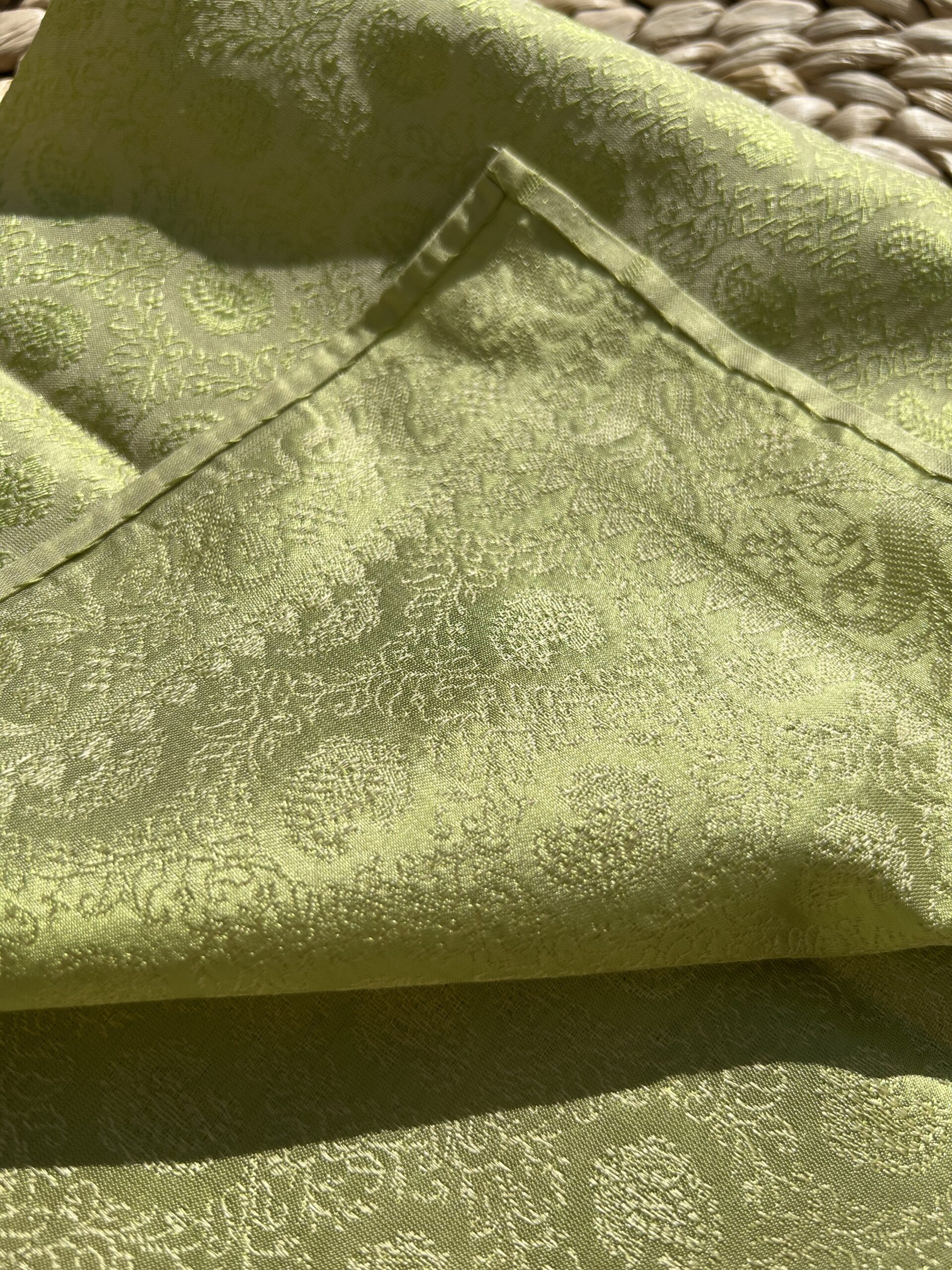 Carré Précieux soie tissé main 55cm Tohora – Eclat de Cachemire Vert Tilleul